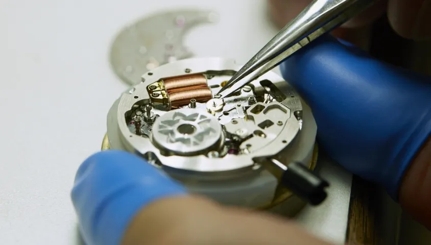 The photo of the assembly of Spring Drive movement