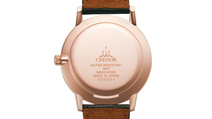 写真：羽根のように優美な裏面仕上げ